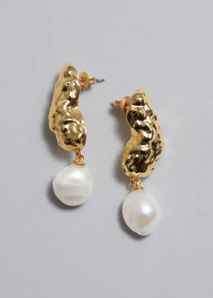Sculpted Pearl Drop Earrings | & Other Stories Shop